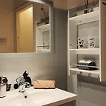 Logis Des Lauriers Roses Guest house