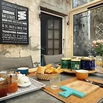 Guest house Logis Des Lauriers Roses 3*