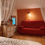 Logis Des Lauriers Roses Guest house