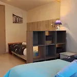Logis Des Lauriers Roses Guest house