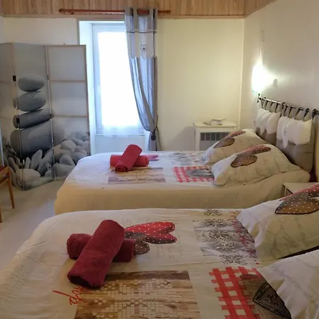Logis Des Lauriers Roses Guest house