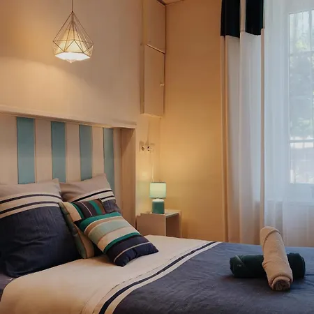 Logis Des Lauriers Roses Konukevi 3*