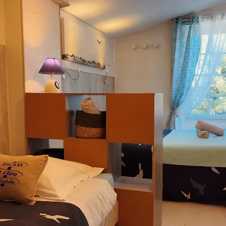 Logis Des Lauriers Roses 3* مارينيس