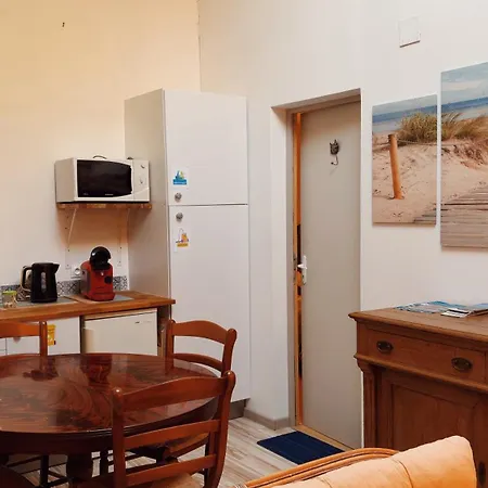 Logis Des Lauriers Roses 3* Марен