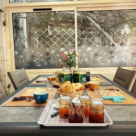 Logis Des Lauriers Roses Гостевой дом