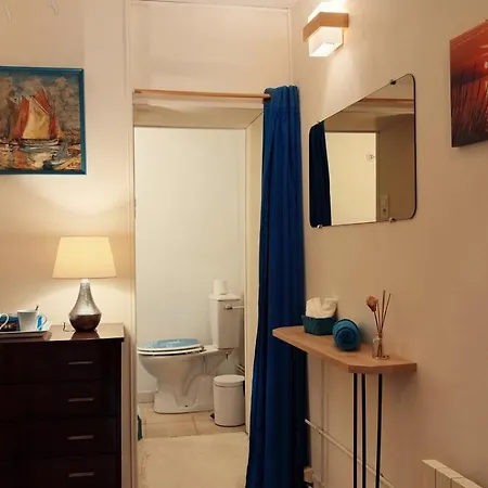 Logis Des Lauriers Roses بيت ضيافة 3*